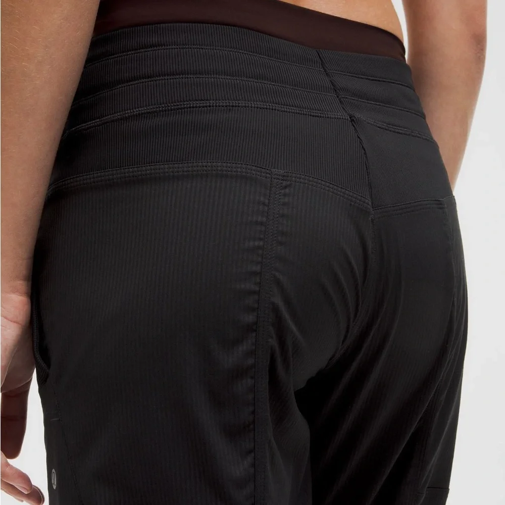 Lulu Dance Studio Mid-Rise Pants sz 10 short NWOT FREE SHIPPING - Picture 5 of 9